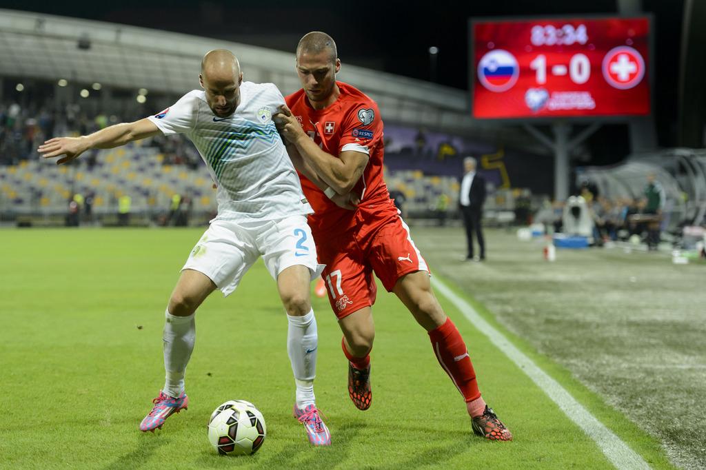 Kasami (à dr.) pourrait être titulaire à St-Marin. [KEYSTONE - Laurent Gillieron]