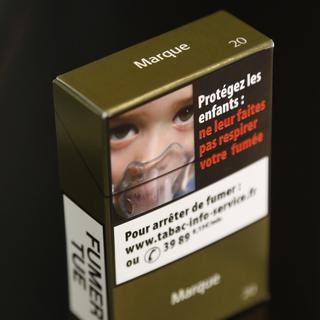 Un exemple français de paquet de cigarettes "neutre". [Thomas Samson]