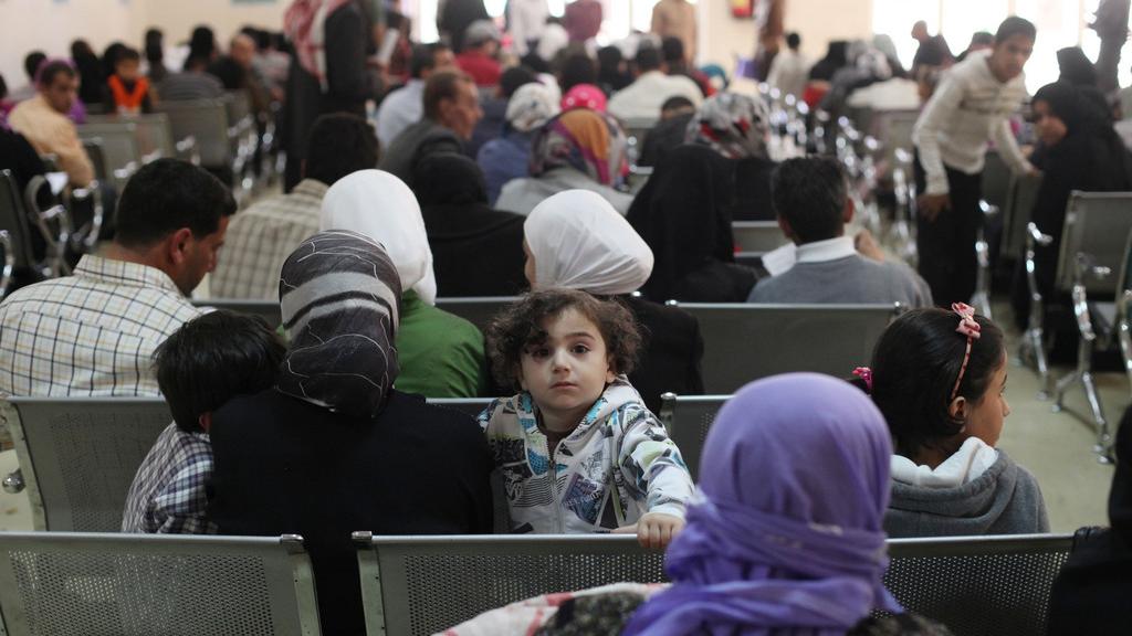 Réfugiés syriens attendant leur inscription à l'agence des Nations Unies pour les réfugiés. [AP Photo - Mohammad Hannon]
