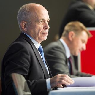 Toni Brunner (à droite) et Ueli Maurer ont défendu la souveraineté de la Suisse lors de l'assemblée générale de l'UDC.