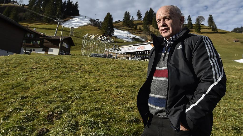 Ueli Maurer était à Adelboden le vendredi 19 décembre pour préparer les slaloms de ski de la Coupe du monde. [Peter Schneider]
