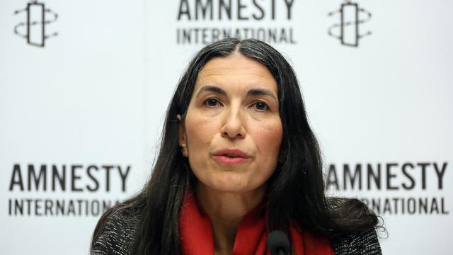 Selmin Caliskan, secrétaire générale d'Amnesty International en Allemagne, lors d'une conférence de presse sur la campagne contre la torture, à Berlin. [STEPHANIE PILICK]