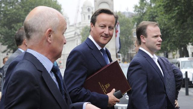 Le Premier ministre britannique David Cameron (au centre) a annoncé de nouvelles mesures lors de la rentrée parlementaire à Westminster. [EPA/FACUNDO ARRIZABALAGA]