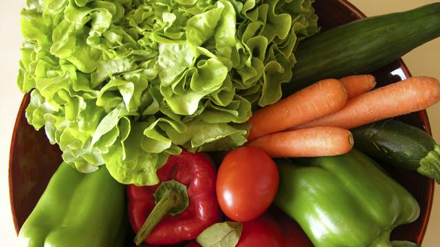 Sur le podium des légumes consommés en Suisse, la carotte arrive 1ere devant la tomate et la salade Eisberg. [OLIEL / BSIP]