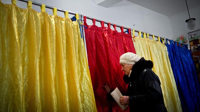 De premiers résultats partiels seront publiés dans la nuit de dimanche à lundi. [DANIEL MIHAILESCU]