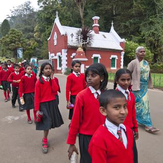 Une expérience menée en 1986 dans l'Etat indien du Tamil Nadu a misé sur la scolarisation des fillettes, plutôt que sur la seule éducation sexuelle. [Franck Guiziouhemis.fr]