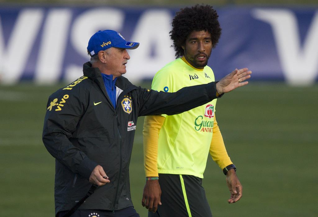 Luiz Felipe Scolari avec Dante, probable remplaçant de Thiago Silva. [KEYSTONE - Leo Correa]