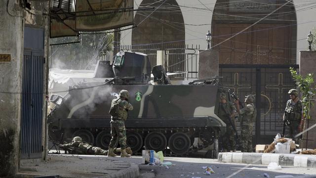 Un blindé de l'armée libanaise lors des affrontements à Tripoli. [AP Photo]