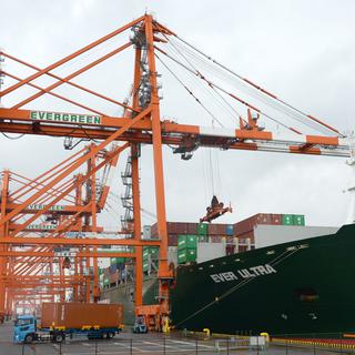 Les exportations japonaises ont baissé de 2,5% en mars par rapport à mars 2013. [Toru Yamanaka]