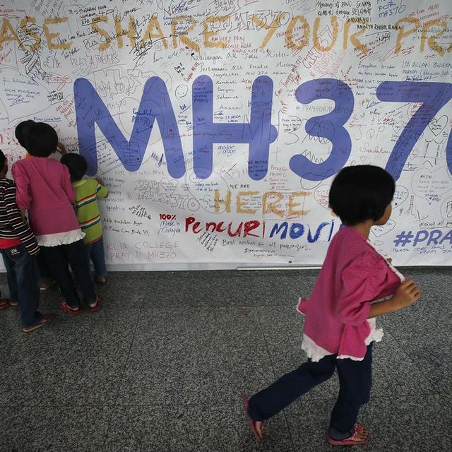 Des messages de soutien à l'aéroport international de Kuala Lumpur en Malaisie. [AP Photo - Wong Maye-E]