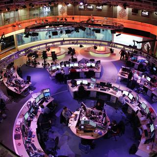 La salle de rédaction et le studio principal d'Al-Jazeera à Doha. [Reuters - Fadi Al-Assaad]
