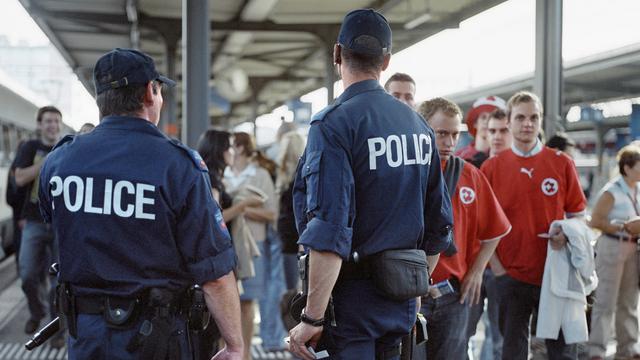 Le Conseil fédéral voulait permettre aux entreprises de transport de refuser certains supporters lors de matchs à risques. [Gaetan Bally]