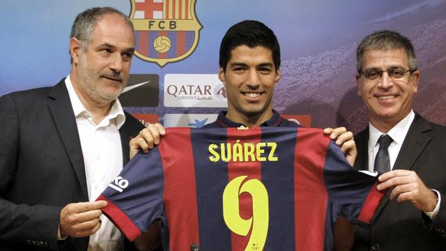 Luis Suarez (centre) a été acheté par le FC Barcelone pour 81 millions d'euros. [EPA/Toni Albir]