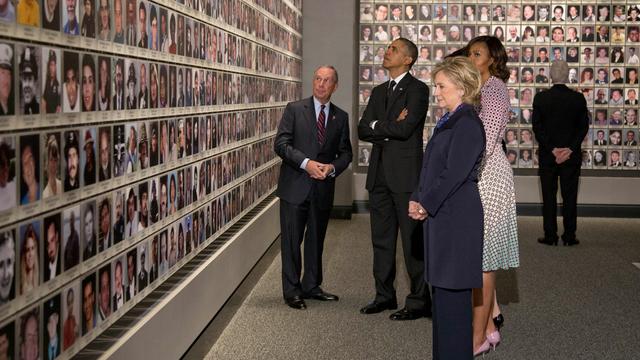 Le président Barack Obama et son épouse ont visité le musée en compagnie de Hillary et Bill Clinton. [Carolyn Kaster]