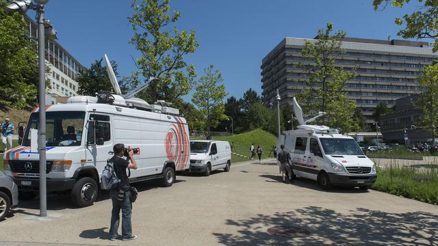 De nombreux médias internationaux ont débarqué lundi au CHUV. [Sandro Campardo]