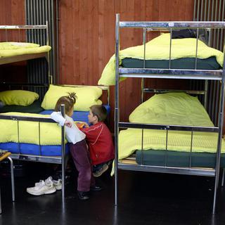 Un dortoir dans le centre pour requérants d'asile à Bremgarten (AG). [Keystone - Walter Bieri]
