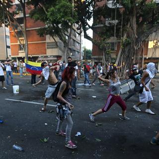 La douzième journée de protestation à Caracas s'est achevée par des incidents faisant 23 blessés. [Fernando Llano - AP Photo]