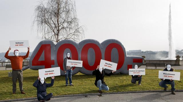 En Suisse, pas moins de 330'000 personnes travaillant à plein temps touchent moins de 4000 francs par mois. [Salvatore Di Nolfi]