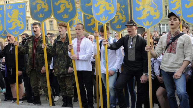 Le défilé des nostalgiques de la Waffen SS à Lviv, 27 avril 2014. [Yuriy Dyachyshyn]