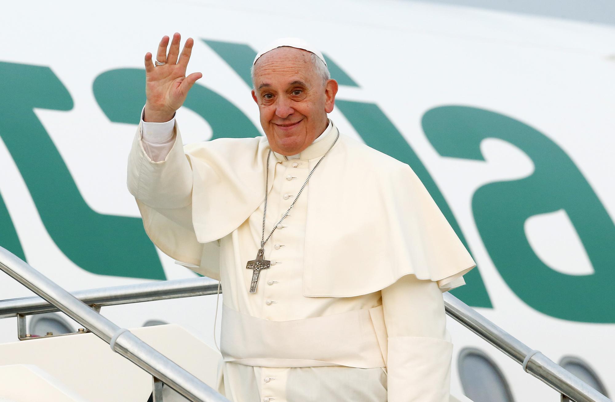 Le pape lors de son embarquement à Rome. [Tony Gentile]