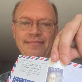 La photo du fameux timbre tweetée par son propriétaire, le climatologue Jean-Pascal Van Ypersele. [Twitter]