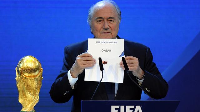 Sepp Blatter annonce l'attribution de la Coupe du monde au Qatar. [Walter Bieri, File]
