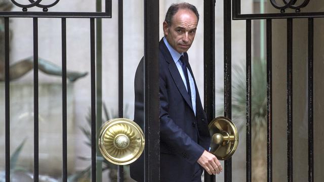 Jean-François Copé quitte son domicile pour se rendre à la réunion de l'UMP, ce 27 mai 2014 à Paris. [AFP PHOTO / FRED DUFOUR]