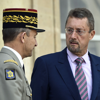 Pierre de Villiers, chef d'état-major des armées françaises, et Bernard Bajolet, patron de la sécurité extérieure (DGSE). [Lionel Bonaventure]