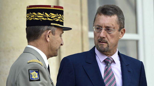 Pierre de Villiers, chef d'état-major des armées françaises, et Bernard Bajolet, patron de la sécurité extérieure (DGSE). [Lionel Bonaventure]