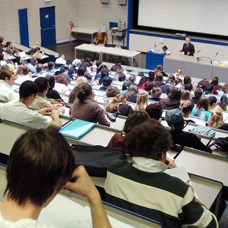 Avec le programme Erasmus, les étudiants peuvent aller suivre des cours à l'étranger. [EPA/Keystone - Martial Trezzini]