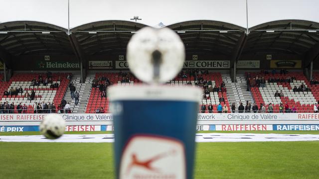 La tribune du stade n'était pas très garnie au début de la partie entre le FC Sion et le FC Zurich. [Jean-Christophe Bott]