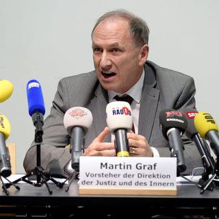 Devant la presse, le ministre zurichois de la Justice Martin Graf a appelé les journalistes à laisser "Carlos" en paix. [Walter Bieri]