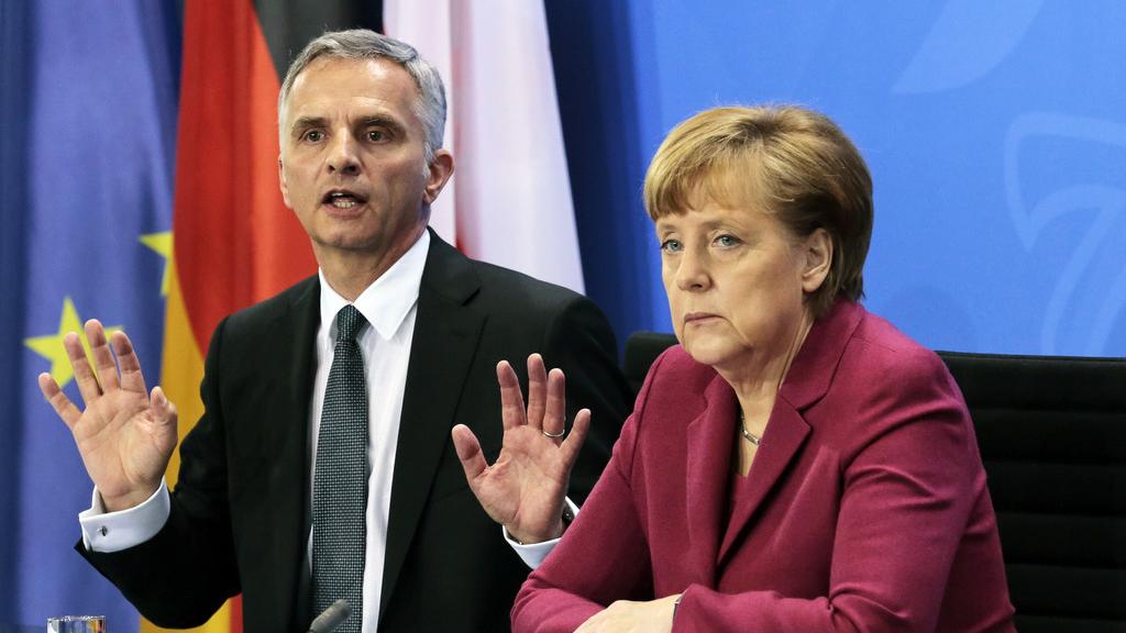 Didier Burkhalter et Angela Merkel veulent prendre le temps de discuter. [AP Photo/Markus Schreiber]