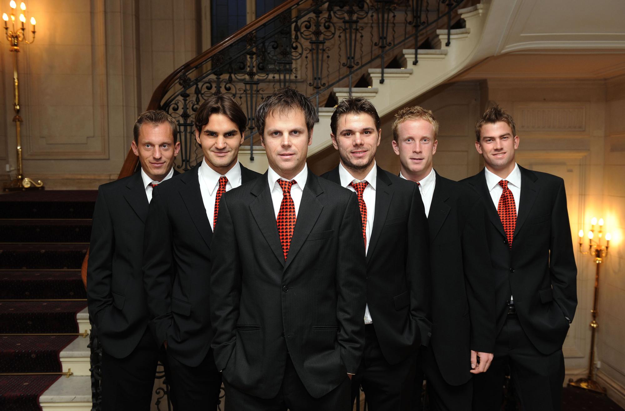 Coach Luethi, entouré d'Allegro, Federer et Wawrinka lors d'un match de Coupe Davis en 2008. [EQ Images - Urs Bucher]