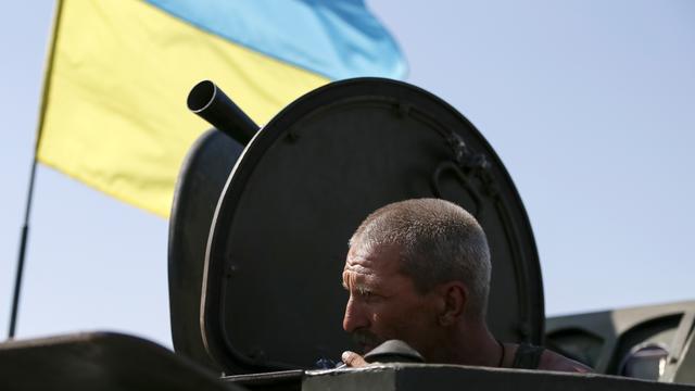 Un soldat de l'armée régulière ukrainienne stationné près de Donetsk, le 2 septembre. [Gleb Garanich]