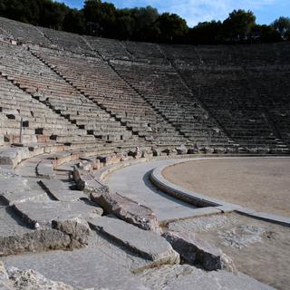 Le théâtre d'Epidaure en Grèce a été construit au 4e siècle avant notre ère et agrandi à la période hellénistique. [Manuel Cohen]