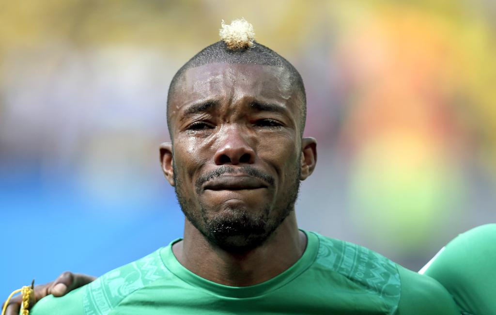 Malgré la douleur et la tristesse, Serey Die a tenu sa place face à la Colombie. [KEYSTONE - Marcio Jose Sanchez]