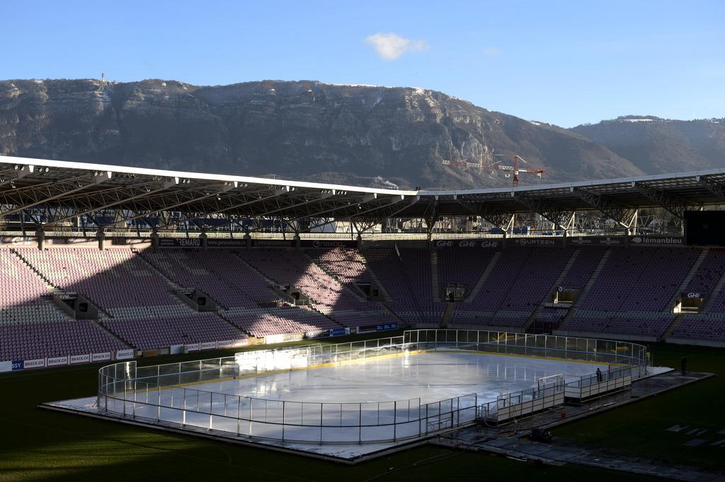 Winter Classic: les préparatifs vont bon train au Stade de Genève. [KEYSTONE - Martial Trezzini]