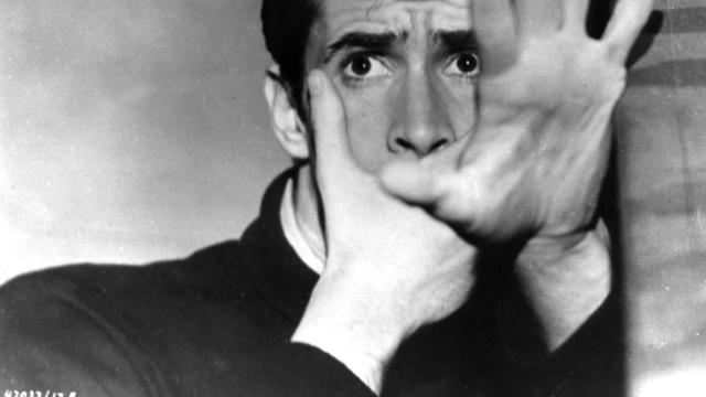 Anthony Perkins dans "Psychose" d'Alfred Hitchcock, 1960. [Archives du 7eme Art / Photo12 / AFP]