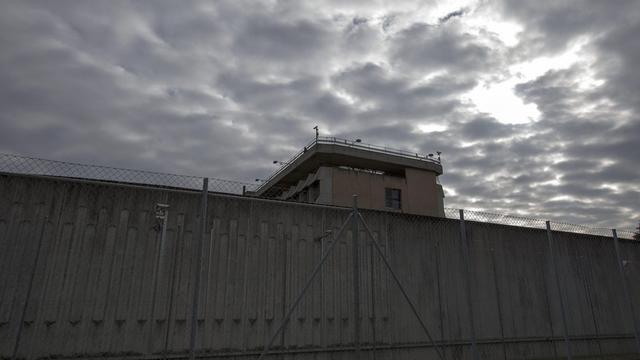 Prévue pour accueillir 376 détenus, la prison de Champ-Dollon en héberge régulièrement plus de 800 ces derniers temps. [Salvatore Di Nolfi]