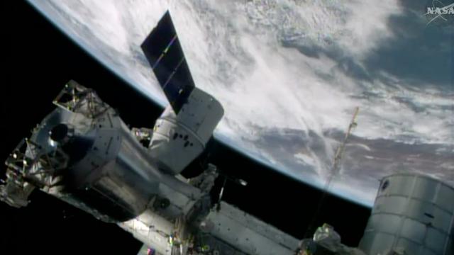 La capsule Dragon a été amarrée à l'ISS. [AP Photo/NASA-TV]