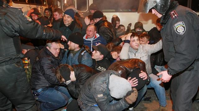 Les rassemblements ont tourné à la confrontation sur la place Lénine à Donetsk. [EPA/PHOTOMIG/Keystone]