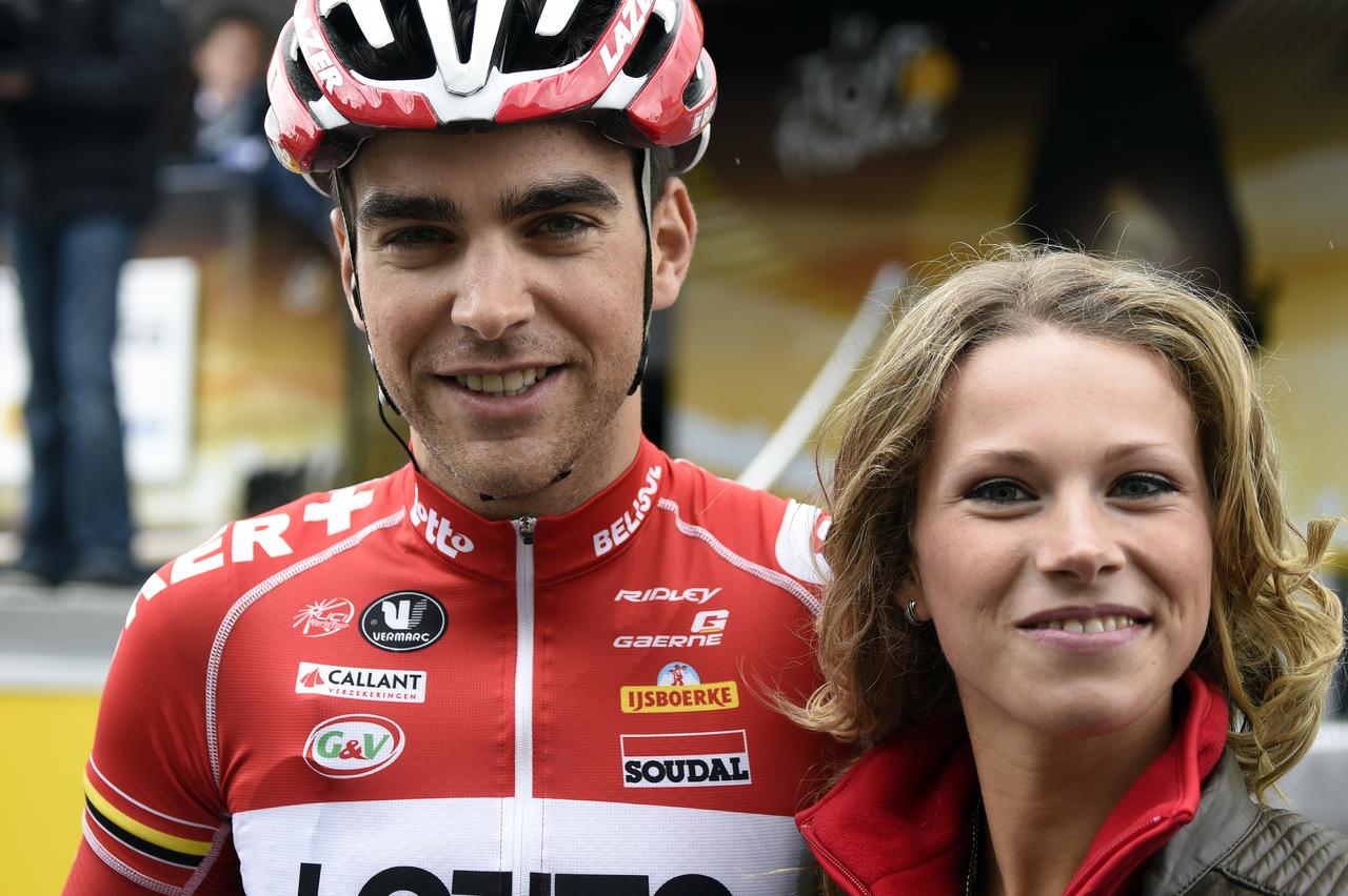 Tony Gallopin a eu droit aux félicitations de sa compagne, Marion Rousse. [AFP - Eric Feferberg]