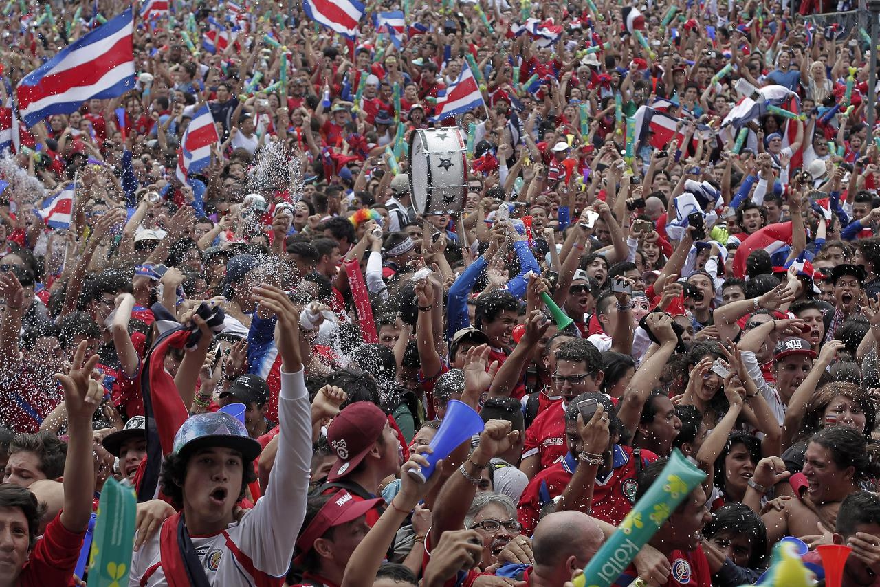 Une grande foule vibre aux performances des "Ticos" à San Jose. [REUTERS - Juan Carlos Ulate]