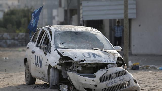 Un véhicule de l'ONU détruite après une frappe israélienne mardi 29 juillet. [AP Photo/Lefteris Pitarakis]