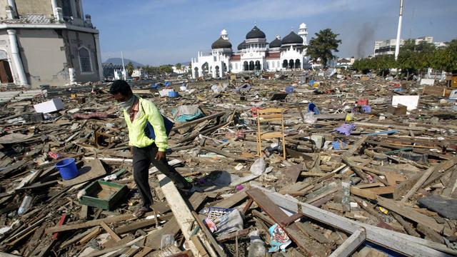 Banda Aceh, en Indonésie, est l'un des lieux qui a été le plus gravement touché par le tsunami. [AP Photo - Dita Alangkara]