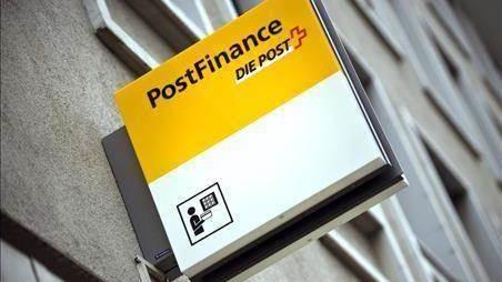 Le service universel confié à La Poste devrait être étendu au domaine bancaire. [Keystone]