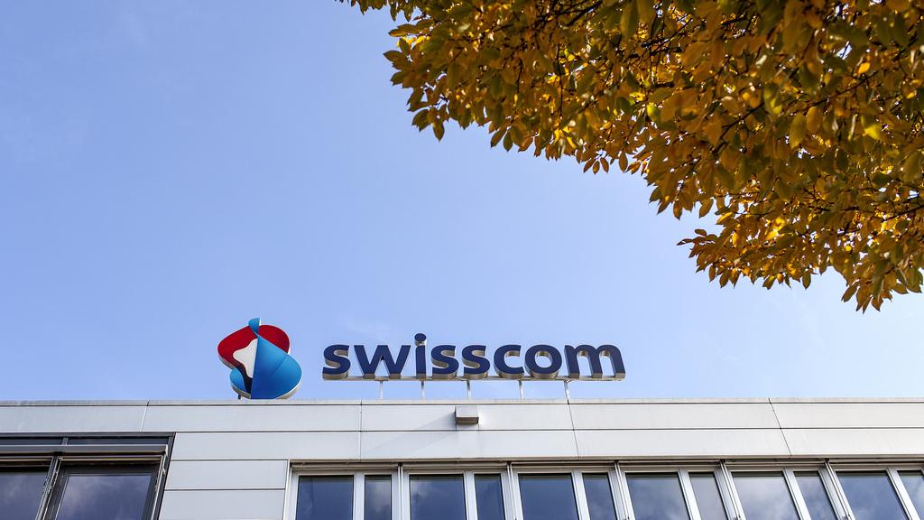 Certains clients de Swisscom devraient pouvoir surfer deux fois plus vite sur Internet. L'opérateur devra fournir dans le cadre du service universel une connexion d'au moins 2000 kbit-s du réseau vers l'utilisateur et d'au moins 200 kbit-s en sens inverse. [Gaëtan Bally]