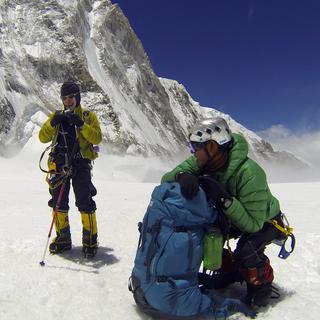 Les sherpas sont dotés d’avantages physiologiques qui les aident à supporter l’effort physique à très haute altitude. [Pasang Geljen Sherpa - AP Photo]