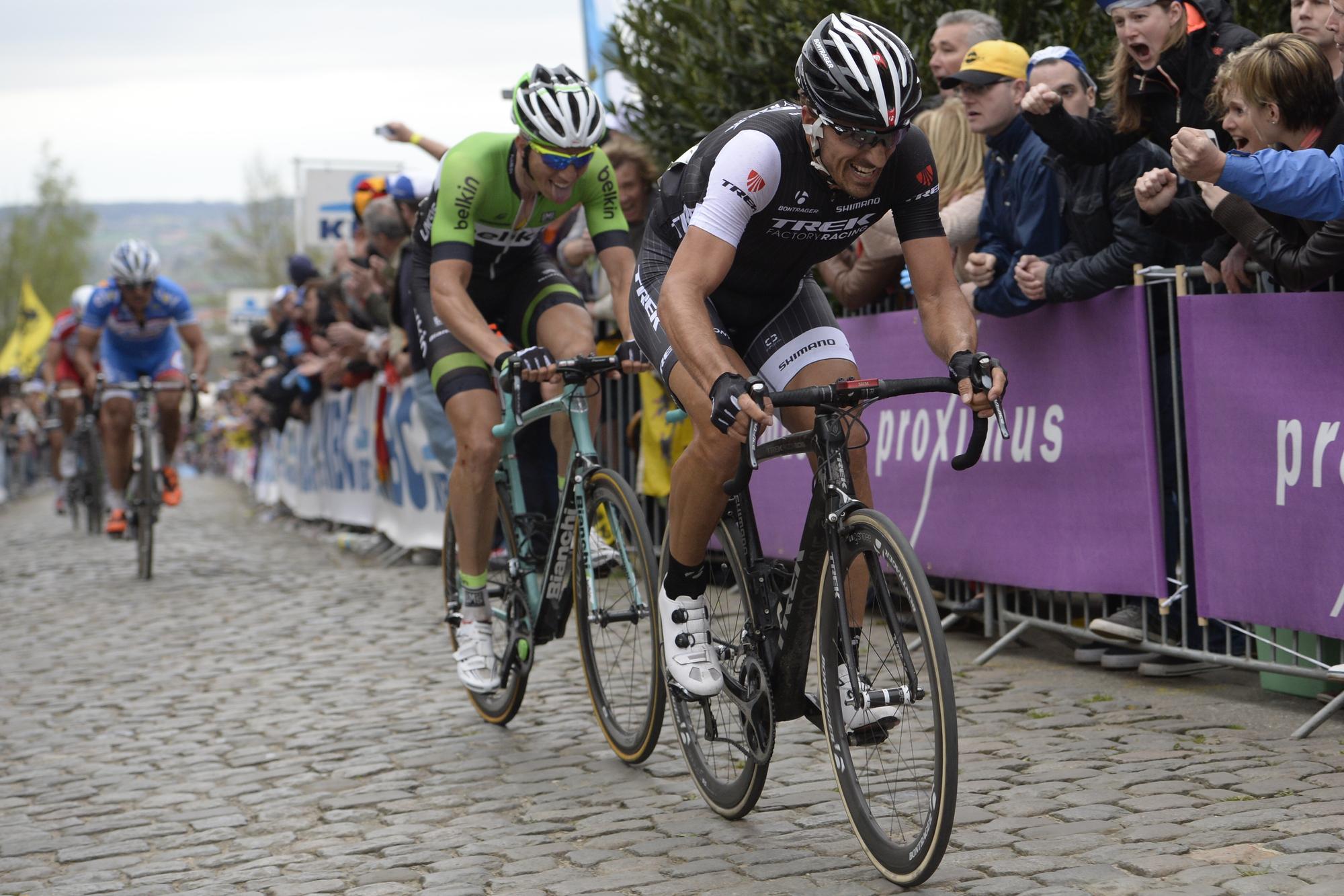 Cancellara a lâché ses deux rivaux Sagan et Boonen à 17km de l'arrivée. [BELGA/AFP - Waem]